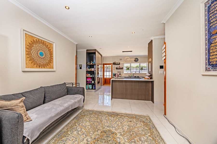 5 Bedroom Property for Sale in Panorama Western Cape